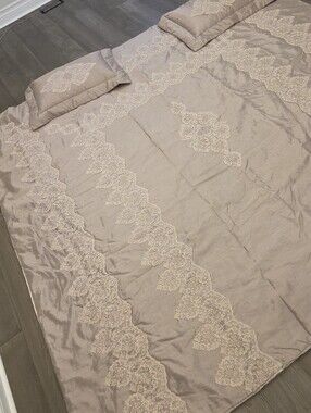 Luxury Lace-Trim Bedding Set in Taupe